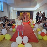 Pokaz mody Damy i Dżentelmeni- dziecko na wybiegu