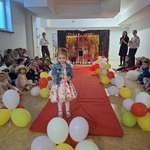 Pokaz mody Damy i Dżentelmeni- dziecko na wybiegu