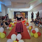 Pokaz mody Damy i Dżentelmeni- dziecko na wybiegu
