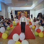 Pokaz mody Damy i Dżentelmeni- dziecko na wybiegu