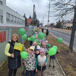 Pierwszy dzień wiosny w naszym przedszkolu- dzieci podczas pochodu