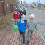 Pierwszy dzień wiosny w naszym przedszkolu- dzieci podczas pochodu