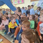 Niebieskie Igrzyska- dziecko odpowiada na pytanie dotyczące obejrzanego filmu