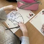 Misja kulturalna - język i kultura - dziecko koloruje żubra