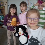 Misja kulturalna - język i kultura - dziewczynka z Bofkiem