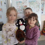 Misja kulturalna - język i kultura - dziewczynki z Bofkiem