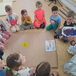 Warsztaty kosmiczne - dzieci tworzą swój układ planet
