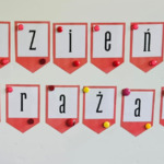 Dzień strażaka - dziewczynka w kasku strażaka
