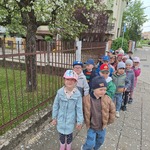 Przedszkolaki w kinie Helios dzieci wracają z kina