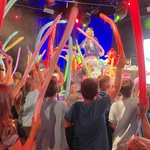 Festiwal sztuki (nie)letnie!-dzieci z balonami