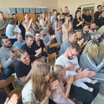 Dzień Rodziny w Tygryskach- rodzice oklaskują występ dzieci