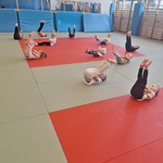 Tygryski W Akademickim Centrum Sportu- rozgrzewka na macie