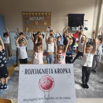 Dzień kropki w naszym przedszkolu- zabawy ruchowe