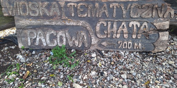 Przedszkolaki na wykopkach w Pacowej Chacie- tablica