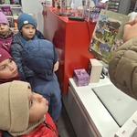 Dzień Poczty Polskiej- dzieci poznają prace urzędnika pocztowego