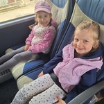 Dzień Dziecka w Fabryce Misia - dzieci w autokarze