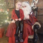 Z wizytą u świętego Mikołaja - dziecko z Mikołajem