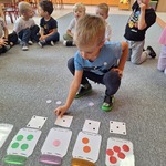 Dzień kropki w grupie Tygryski- zabawa matematyczna