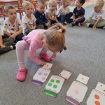 Dzień kropki w grupie Tygryski- zabawa matematyczna