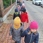 Poznajemy warzywa i owoce- dzieci wracają ze sklepu