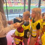 Miejski Dzień Przedszkolaka- dzieci podczas zabaw na stadionie miejskim