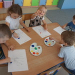 Dzień kropki- dzieci malują palcami