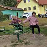 Wykopki w Pacowej Chacie- dzieci na placu zabaw